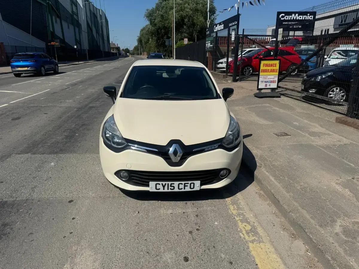 Used Renault Clio Dynamique 90 HP (66 kW) 2015 Cream Hatchback