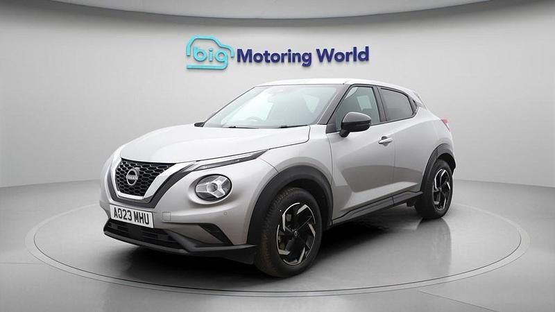 Used Nissan Juke N-Connecta 114 HP (83 kW) 2023 Silver SUV