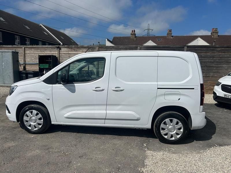 Used Vauxhall Combo S 100 HP (73 kW) 2023 White MPV