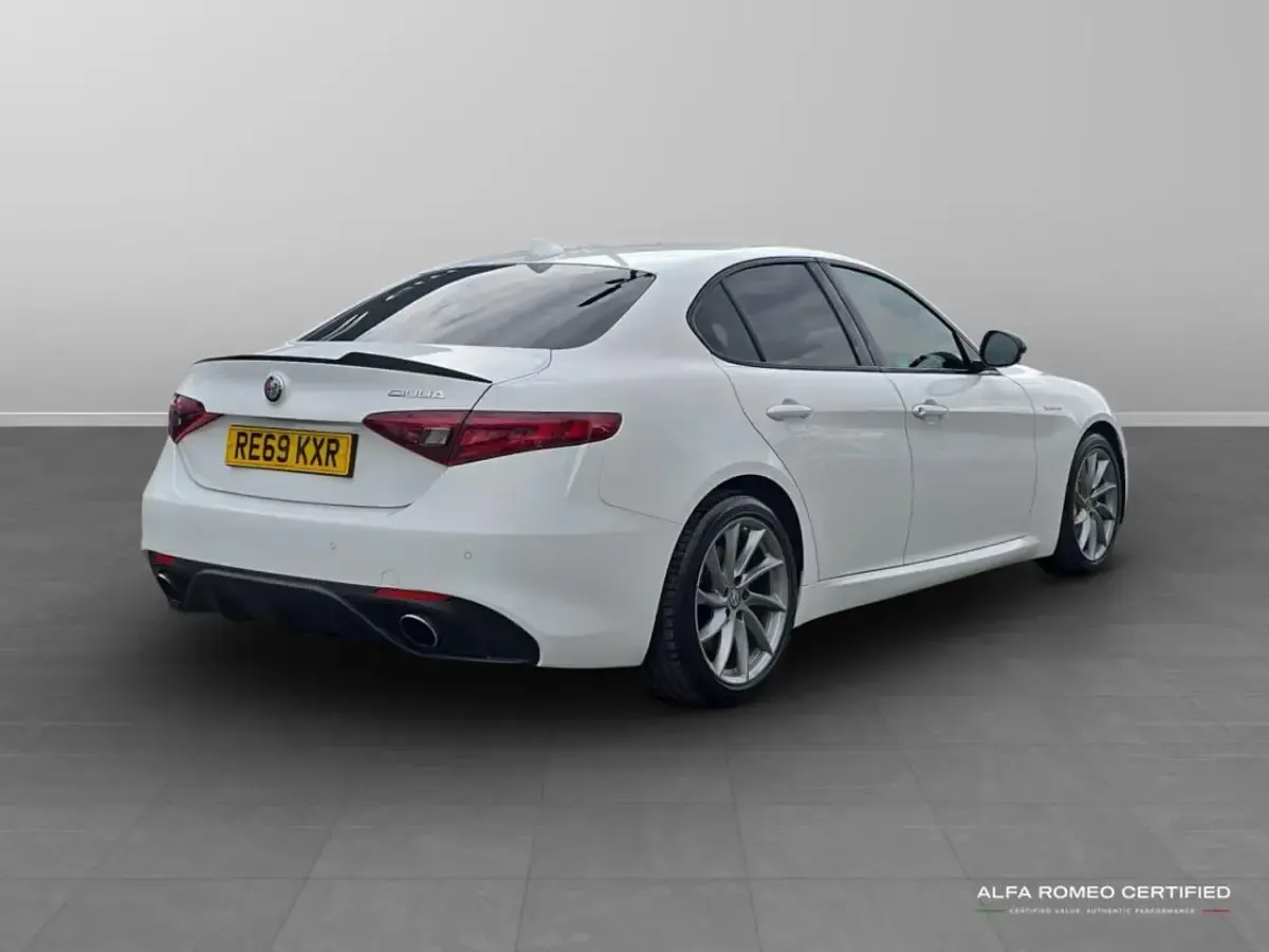 Used Alfa Romeo Giulia Veloce 276 HP (202 kW) 2019 White Sedan