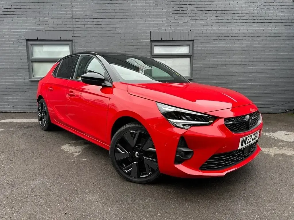 Begagnad Vauxhall Corsa-e Edition 100 kW (136 HK) 2023 Röd Halvkombi