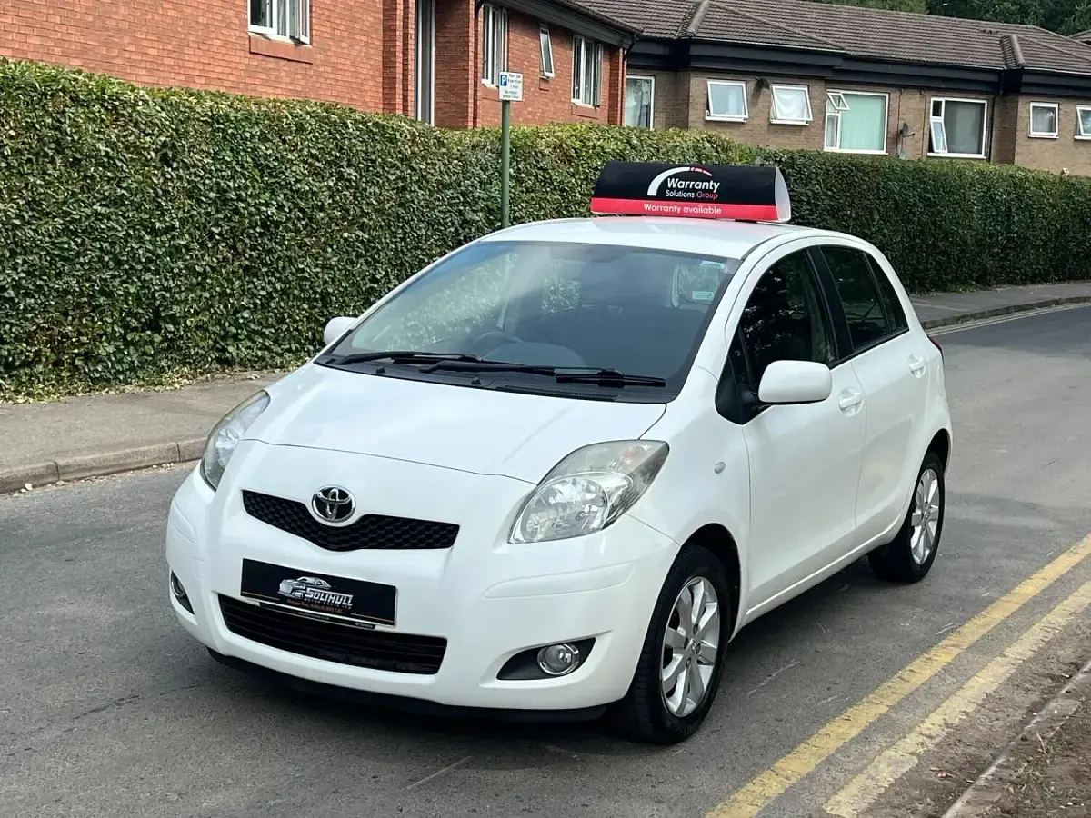 Used Toyota Yaris 2011 White Hatchback
