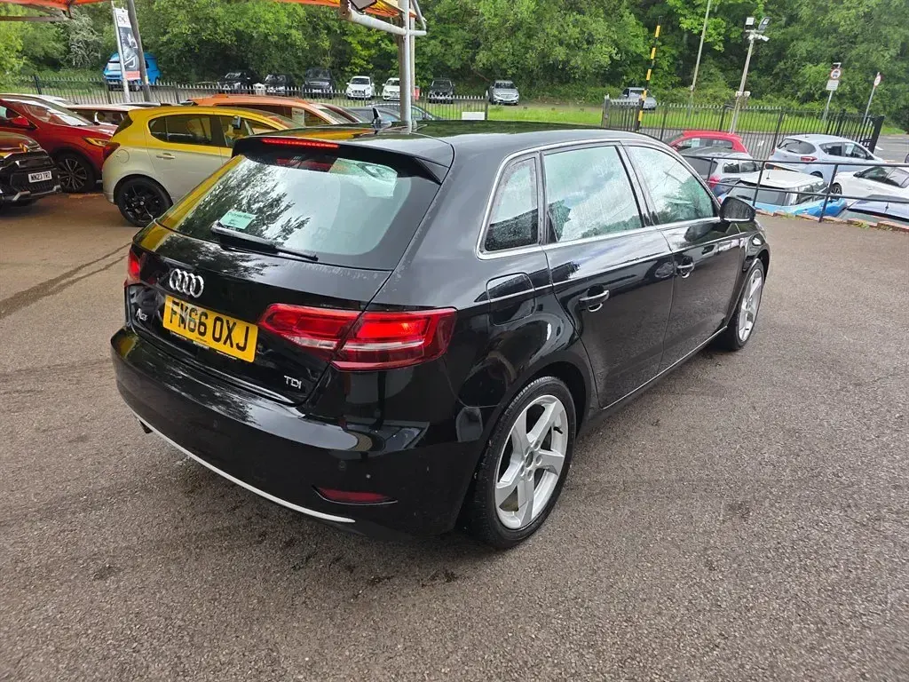 Begagnad Audi A3 Sport 150 HK (110 kW) 2017 Svart Halvkombi
