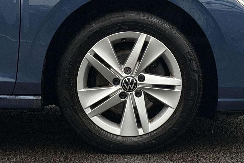 Used VW Golf VIII Life 115 HP (84 kW) 2025 Blue Hatchback