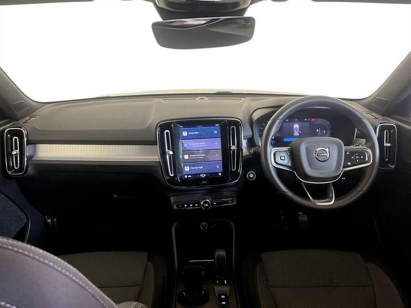 Begagnad Volvo XC40 Core 190 HK (139 kW) 2022 Svart SUV