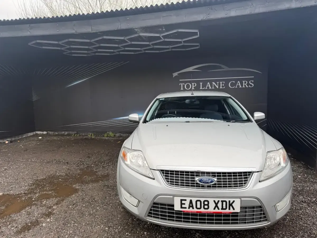 Begagnad Ford Mondeo Titanium 140 HK (102 kW) 2008 Silver Halvkombi