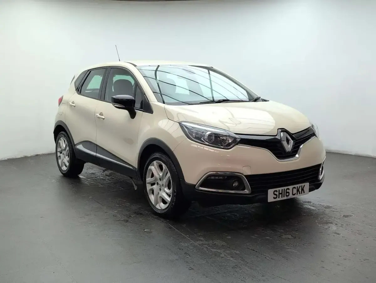 Used Renault Captur Dynamique 90 HP (66 kW) 2016 Cream SUV