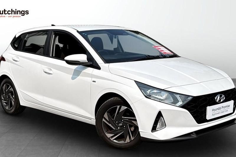 White Used 2021 Hyundai i20 SE Hatchback | £14,222 (Fair price) - Image 1/1