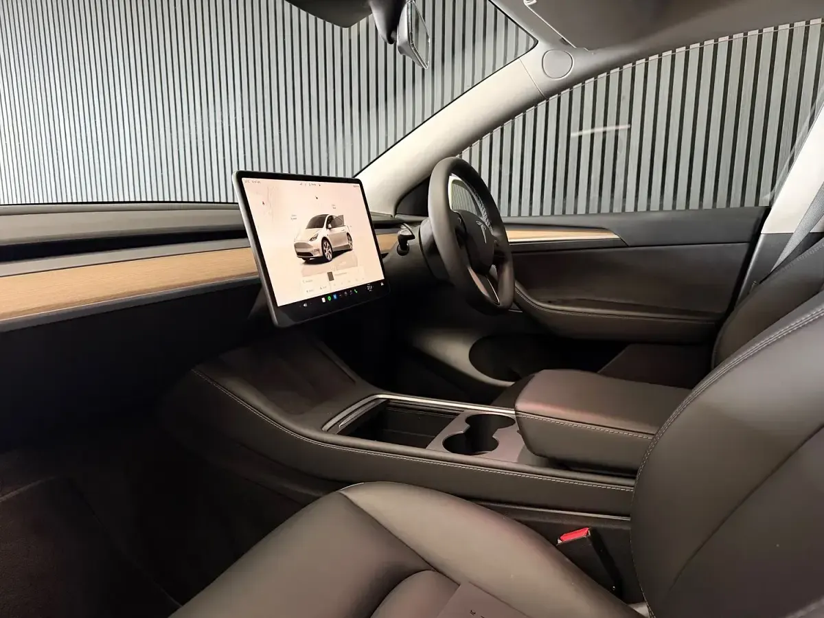 Used Tesla Model Y Long Range AWD 282 kW (384 HP) 2022 White SUV