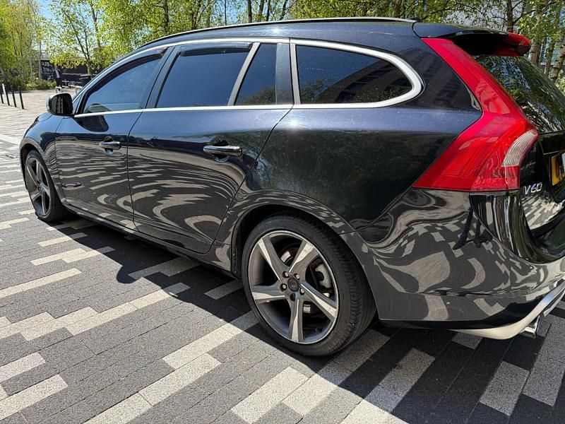 Used Volvo V60 R-Design 115 HP (84 kW) 2012 Black Estate