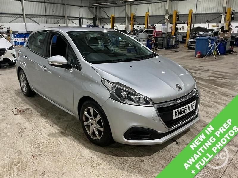 Used Peugeot 208 Active 82 HP (60 kW) 2016 Silver Hatchback