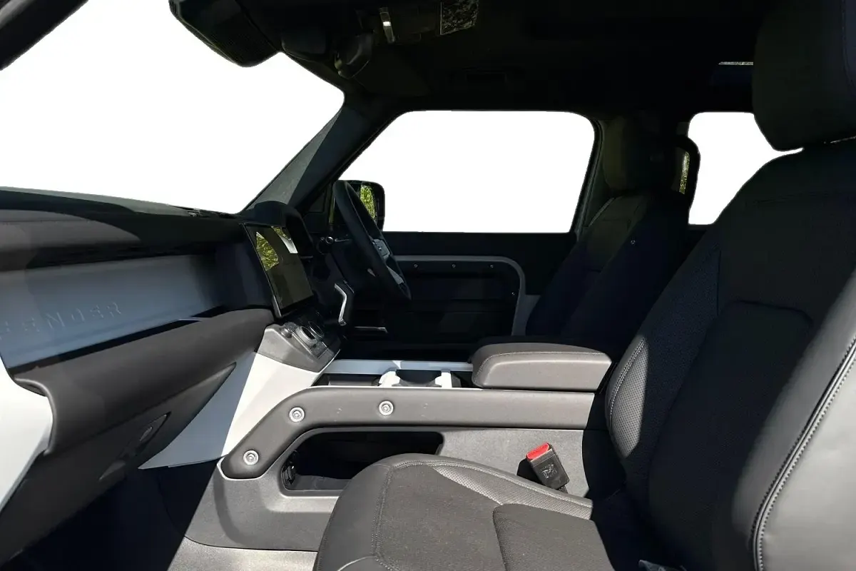 New Land Rover Defender SE Dynamic 2026 Grey SUV
