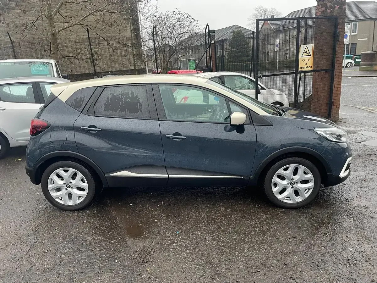 Used Renault Captur GT-Line 89 HP (65 kW) 2018 Blue/cream SUV
