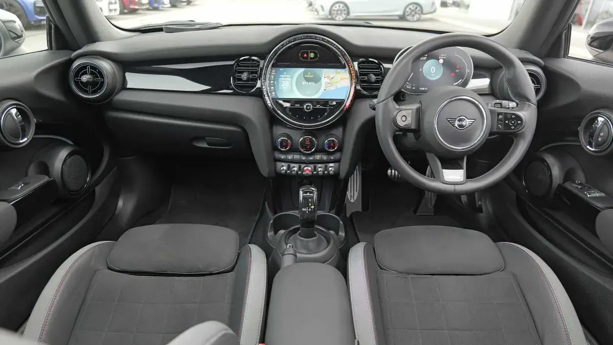 Used Mini Cooper Hatch 134 HP (98 kW) 2023 Grey Hatchback