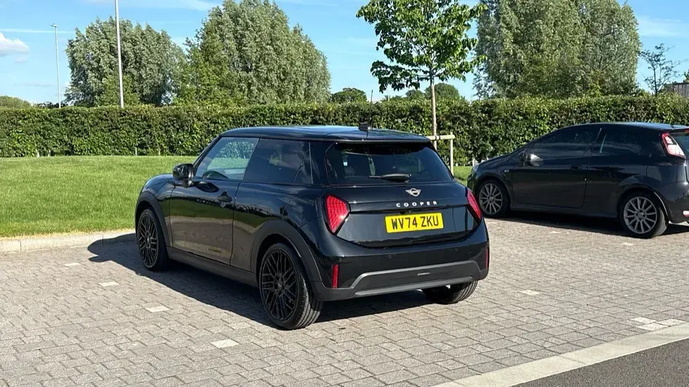Used Mini Cooper Hatch 154 HP (113 kW) 2024 Black Hatchback