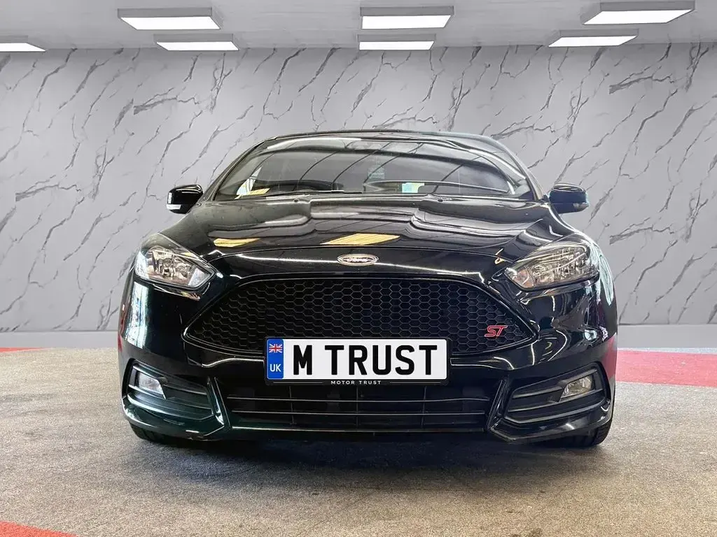 Used Ford Focus ST 185 HP (136 kW) 2017 Black Hatchback