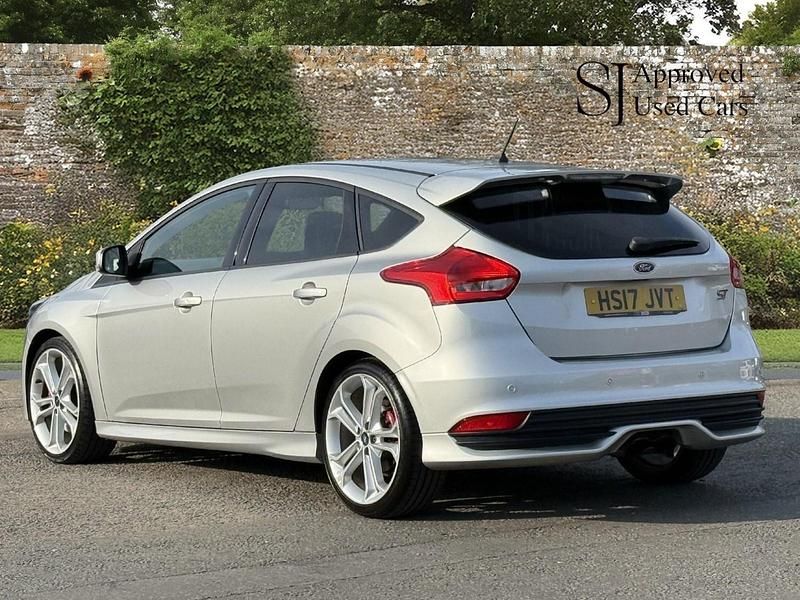 Used Ford Focus ST 250 HP (183 kW) 2017 Silver Hatchback