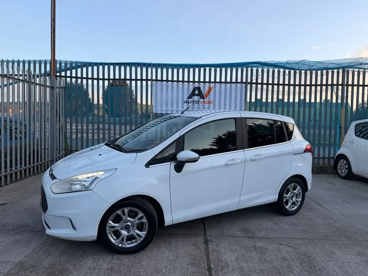 Usado Ford B-MAX Zetec 2015 Branco Monovolume