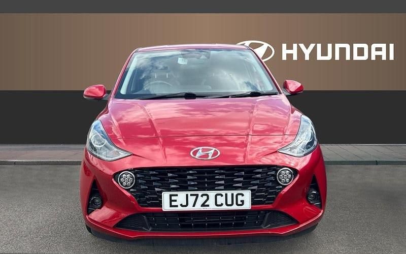 Usado Hyundai i10 Premium 84 CV (61 kW) 2023 Rojo Utilitario