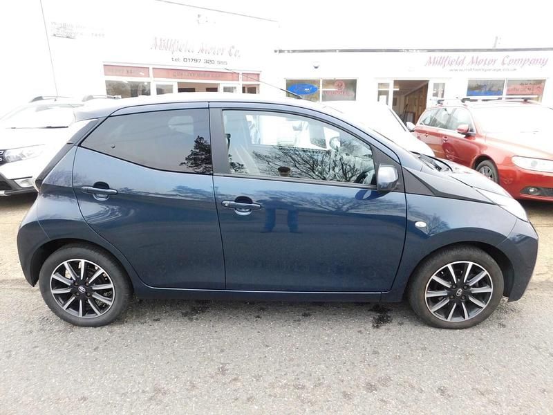 Used Toyota Aygo x-style 69 HP (50 kW) 2017 Blue Hatchback