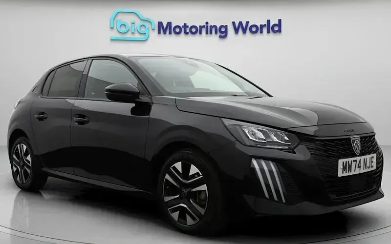 Used Peugeot 208 Allure 101 HP (74 kW) 2024 Hatchback