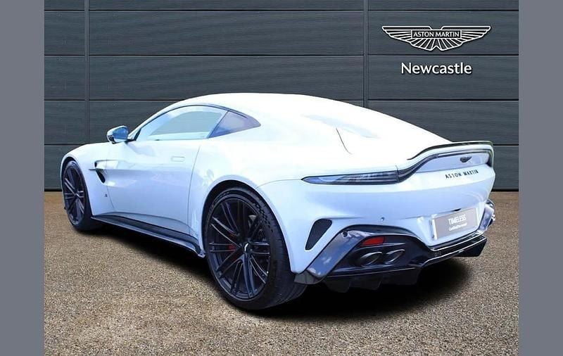 Usado Aston Martin V8 Vantage 670 CV (492 kW) 2025 Gris Coupe