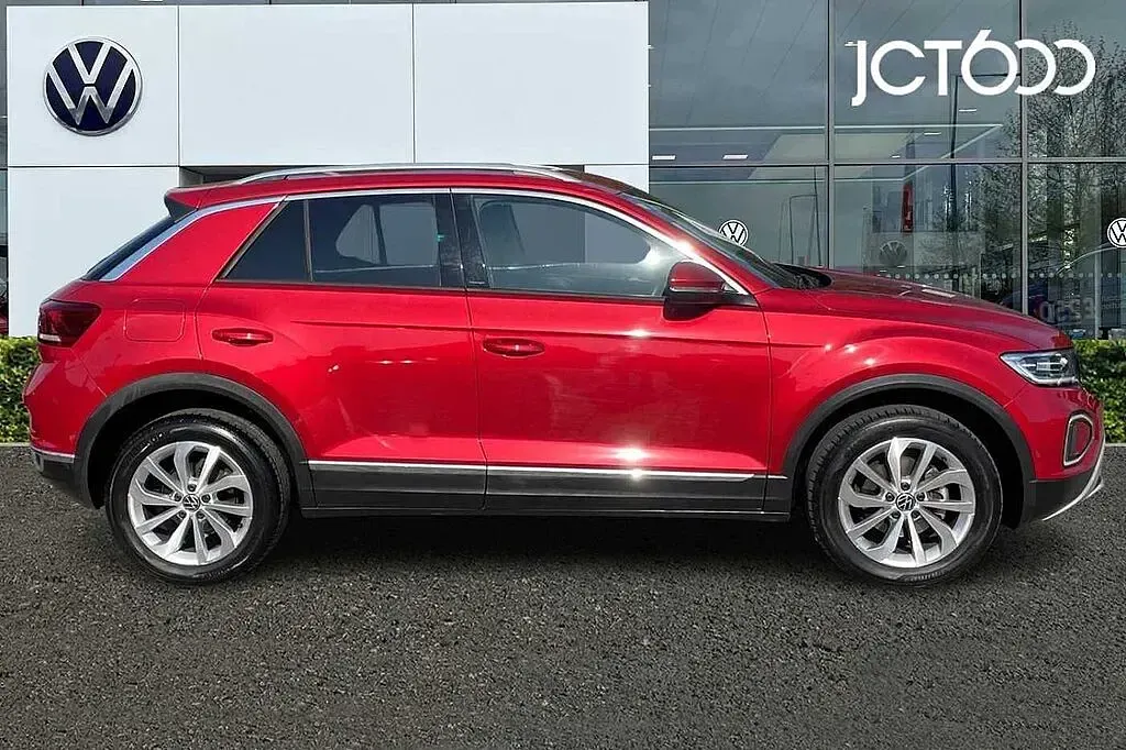 Used VW T-Roc Style 150 HP (110 kW) 2023 Red SUV