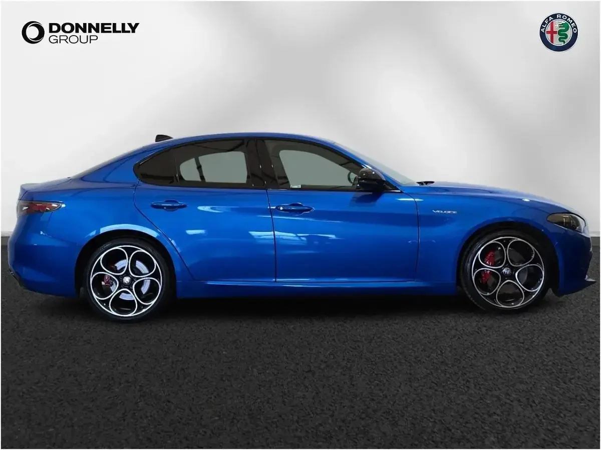 Used Alfa Romeo Giulia Veloce 276 HP (202 kW) 2025 Blue Sedan