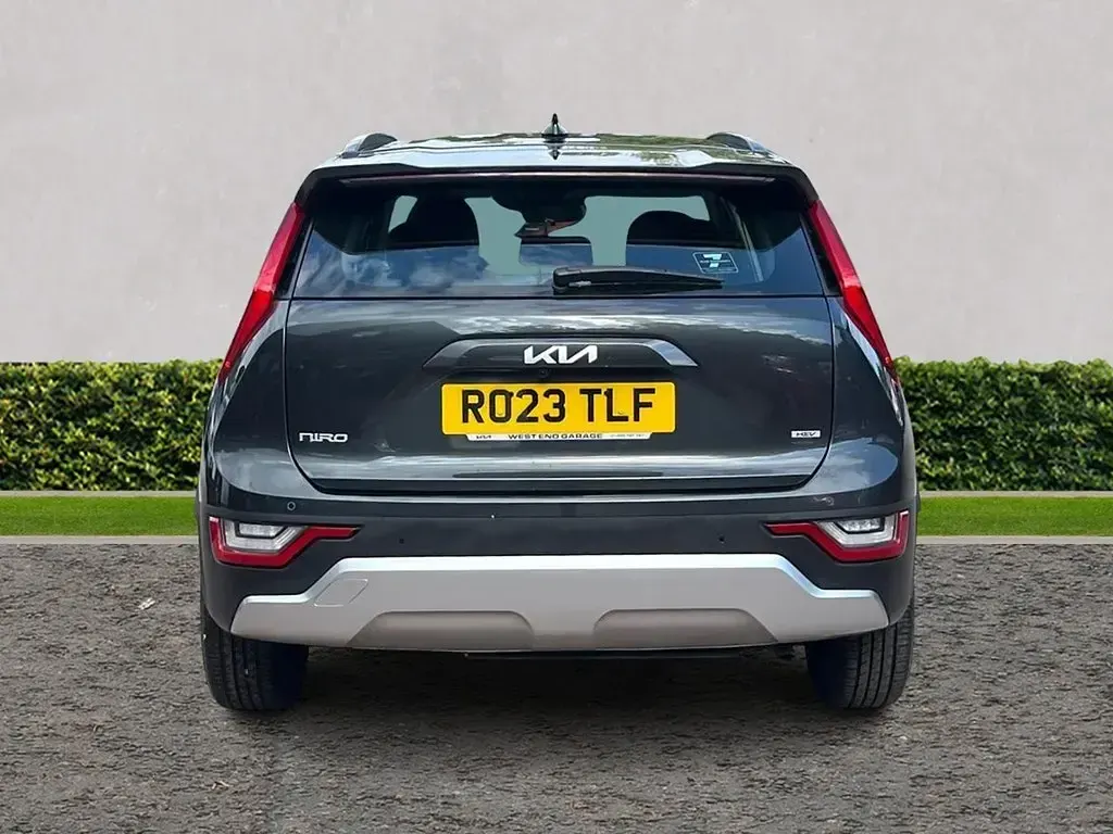 Usado Kia Niro 2023 Gris SUV