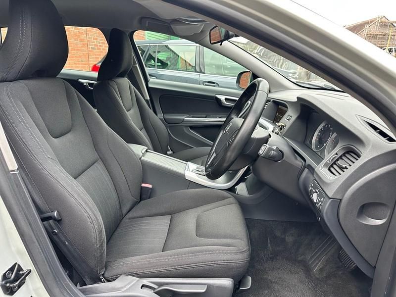 Used Volvo V60 115 HP (84 kW) 2012 White Estate