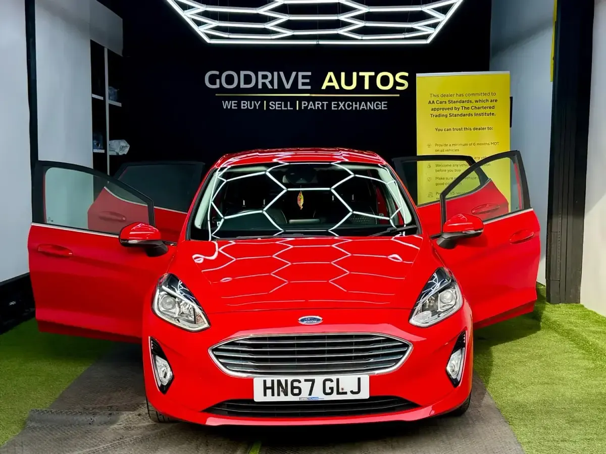 Used Ford Fiesta Zetec 100 HP (73 kW) 2017 Red Hatchback
