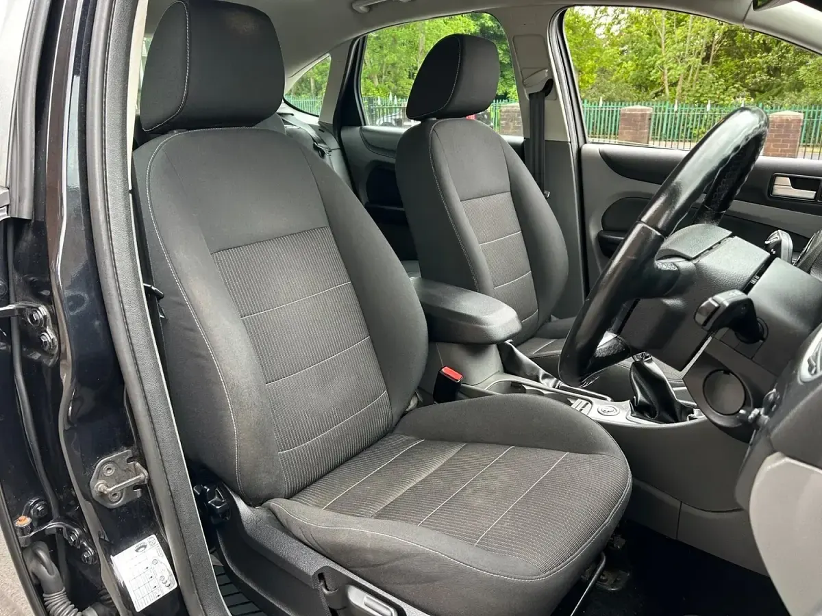 Used Ford Focus Titanium 110 HP (80 kW) 2010 Black Hatchback