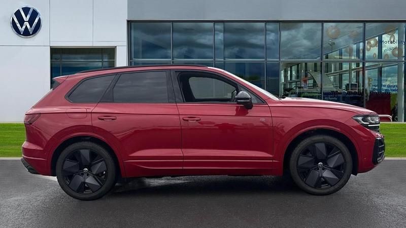 New VW Touareg Black Edition 286 HP (210 kW) 2026 Metallic  chilli red SUV