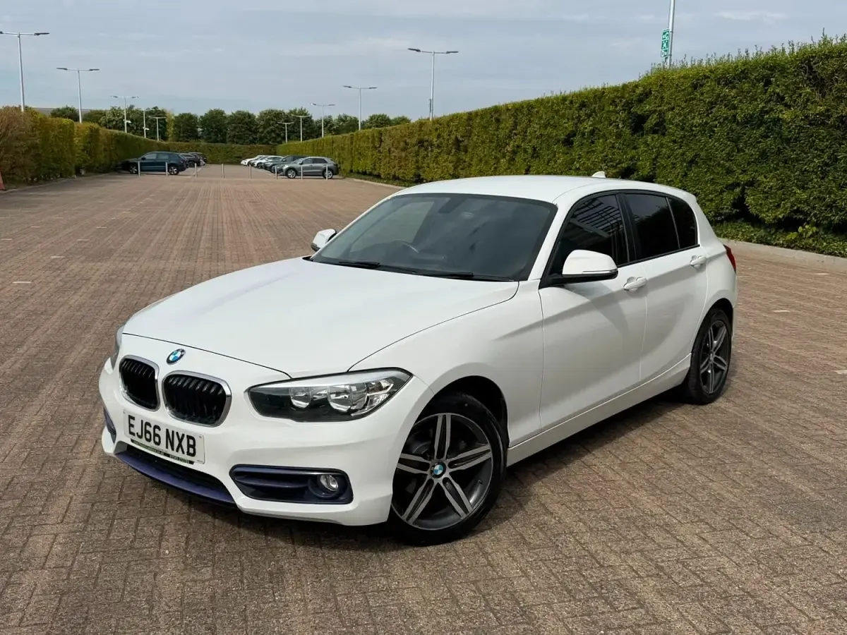 Used BMW 118 Sport Line 150 HP (110 kW) 2016 White Hatchback