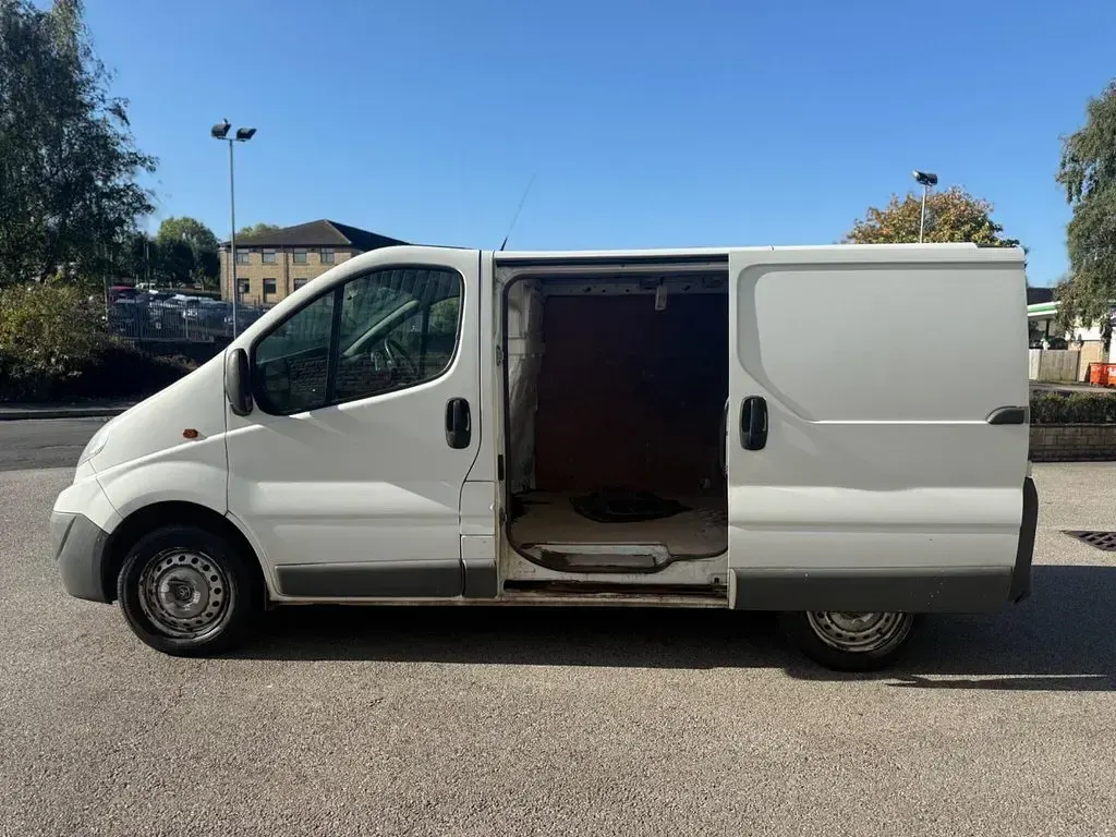Used Vauxhall Vivaro 90 HP (66 kW) 2012 White MPV