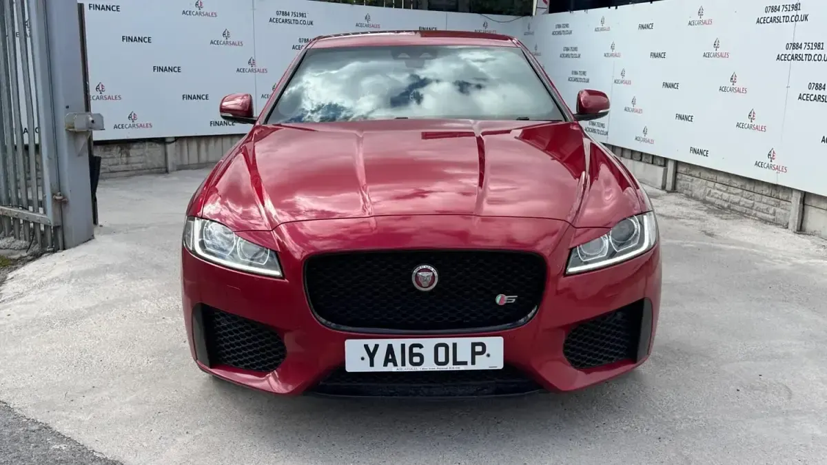 Używany Jaguar XF Supercharged 2016 Czerwony Sedan/Limuzyna