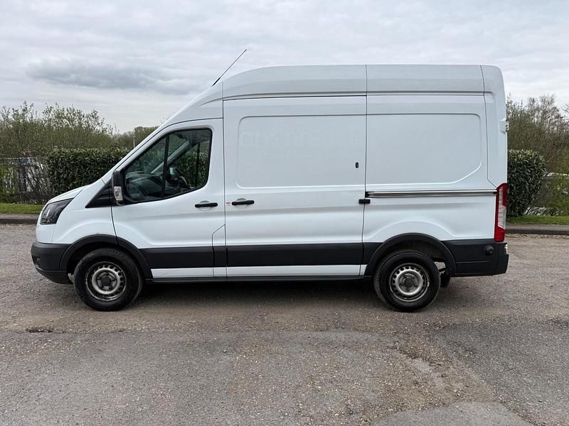 Usado Ford Transit 130 HP (95 kW) 2018 Branco Van