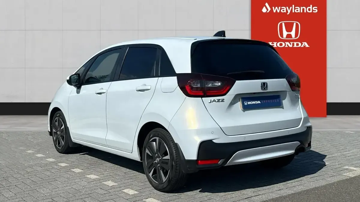 Used Honda Jazz Advance 2023 White Hatchback