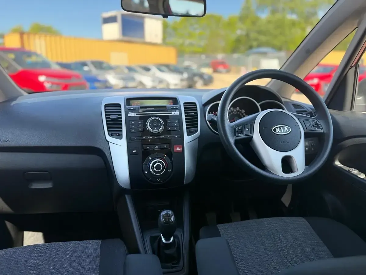 Used Kia Venga Air 90 HP (66 kW) 2012 Red Hatchback