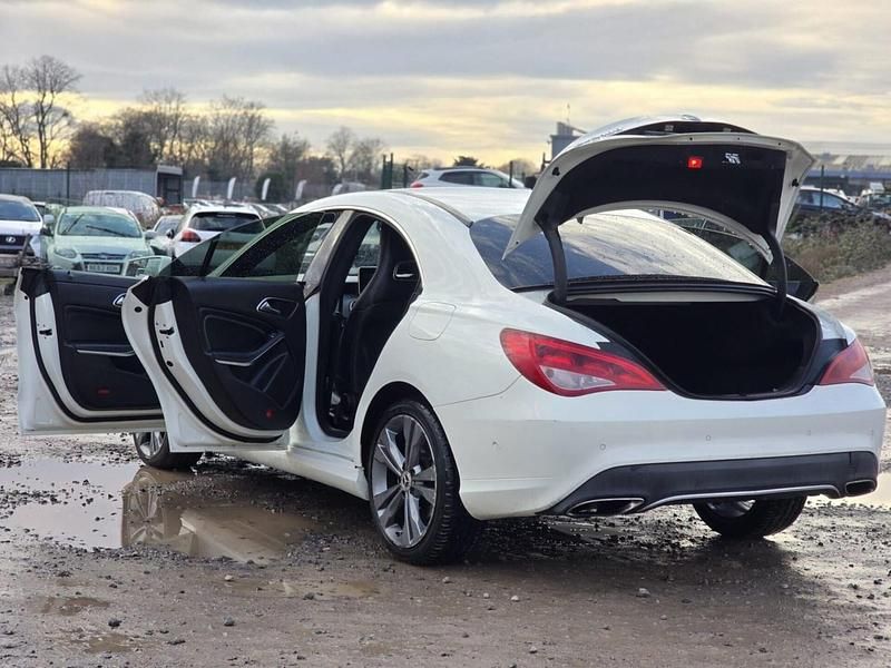 Used Mercedes CLA180 122 HP (89 kW) 2017 White Sedan
