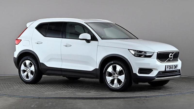 Used Volvo XC40 Momentum 150 HP (110 kW) 2018 White SUV