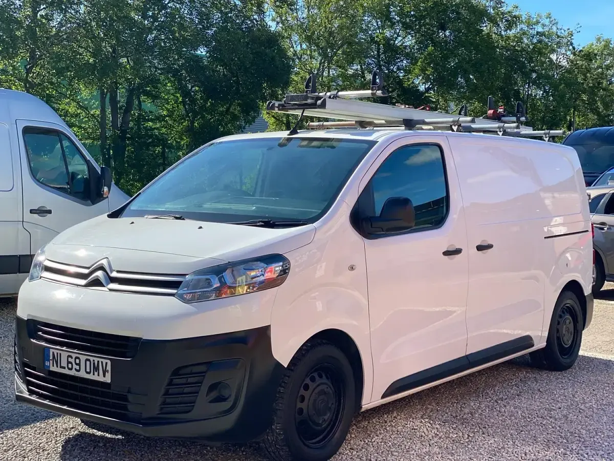 Used Citroën Dispatch 100 HP (73 kW) 2019 White MPV