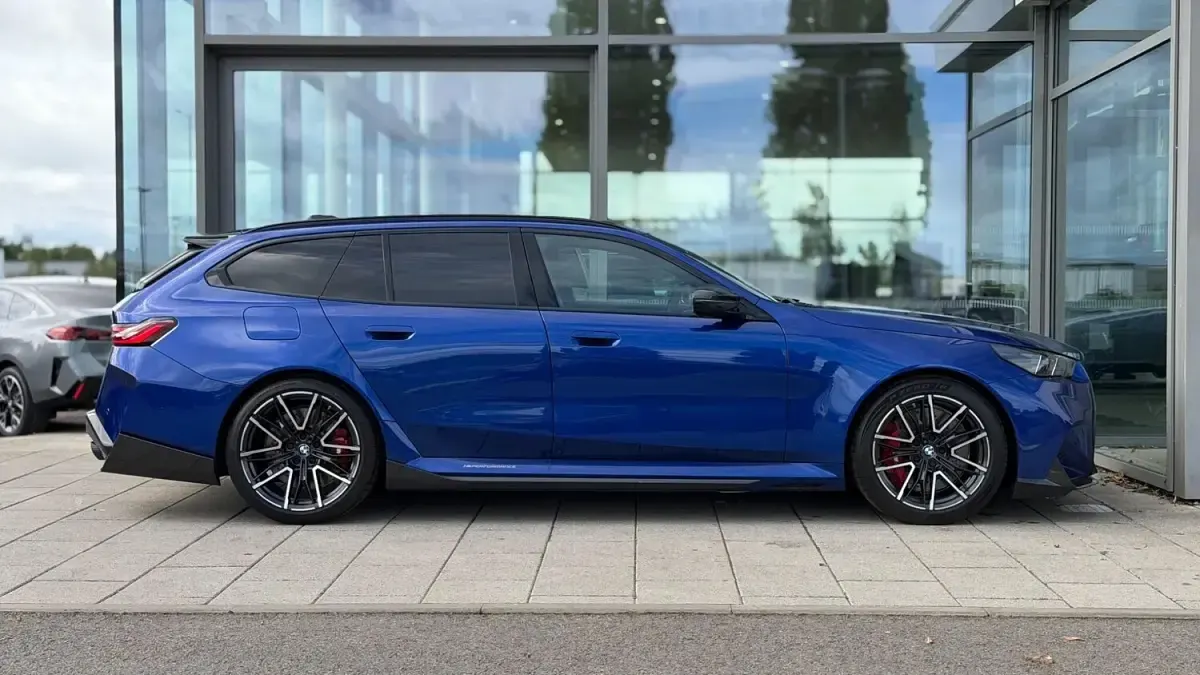 New BMW M5 2026 Blue Estate