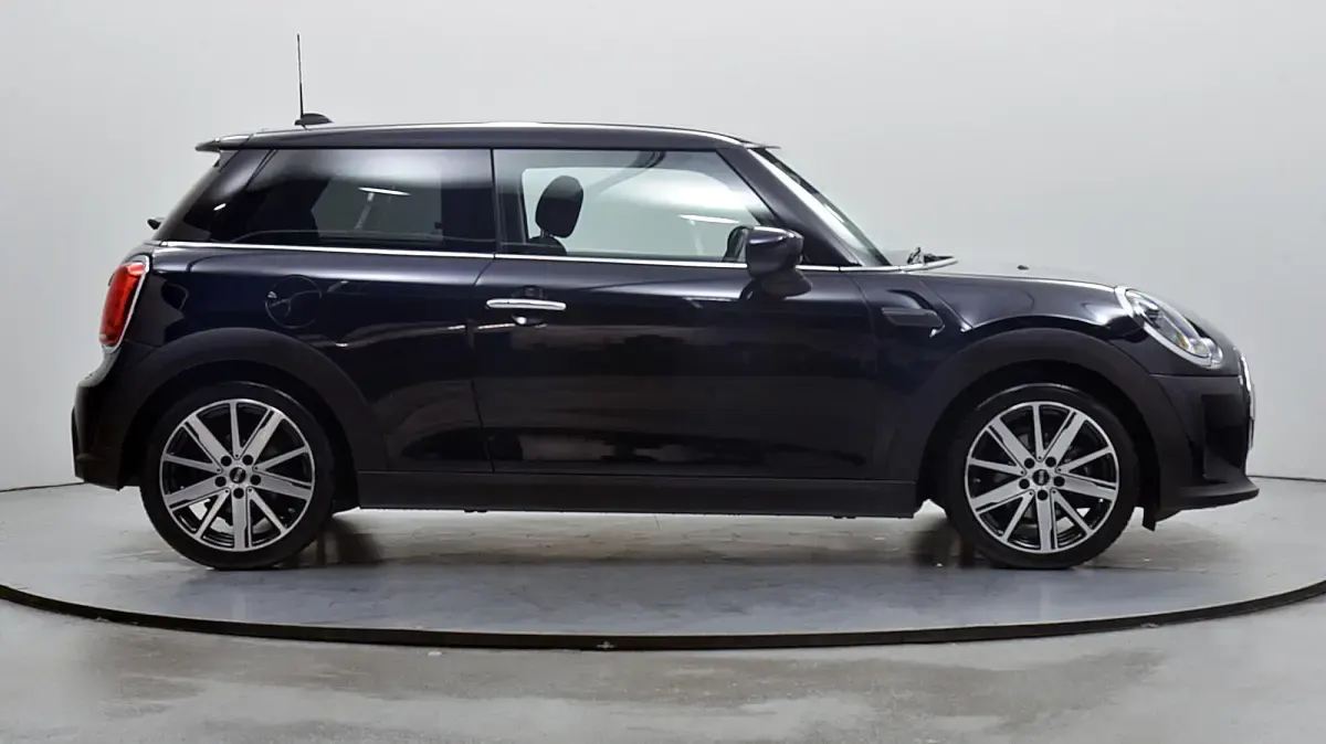 Used Mini Cooper Classic 134 HP (98 kW) 2023 Black Hatchback