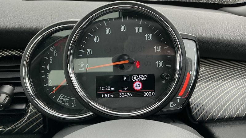 Używany Mini Cooper Hatch 134 KM (98 kW) 2023 Biały Hatchback