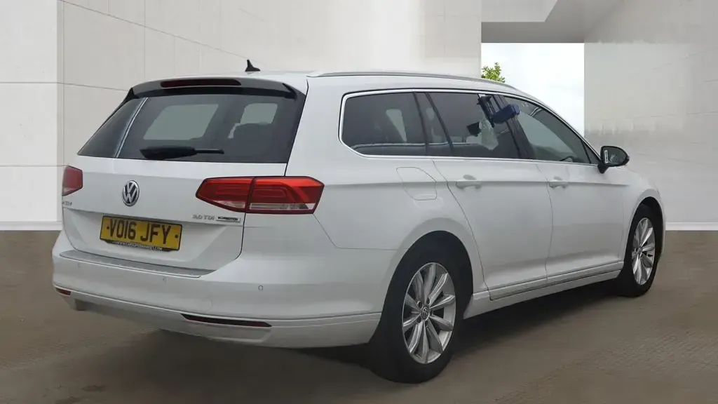 Used VW Passat Business 150 HP (110 kW) 2016 White Estate