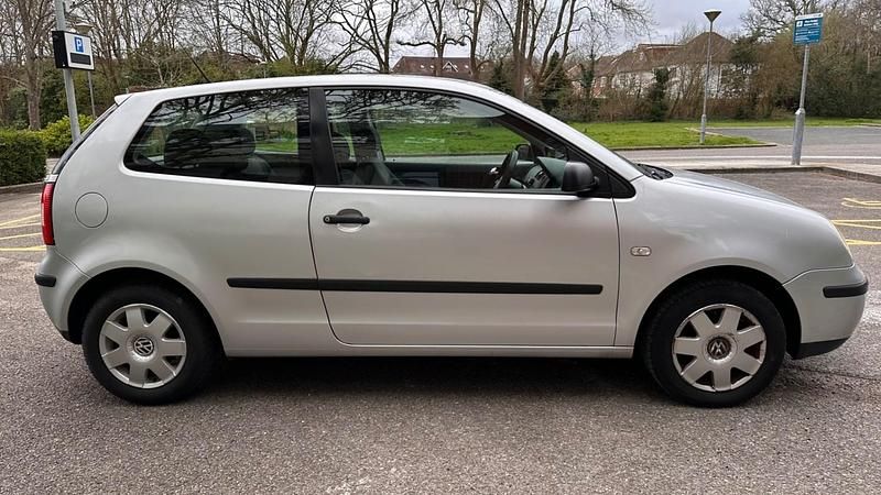 Used VW Polo 75 HP (55 kW) 2004 Silver Hatchback