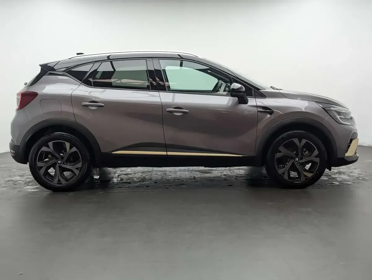 Used Renault Captur Engineered 143 HP (105 kW) 2024 Grey/black SUV