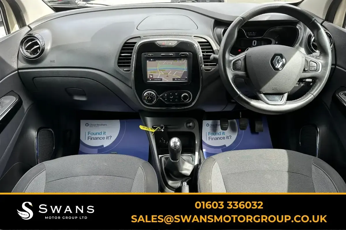 Used Renault Captur Dynamique 90 HP (66 kW) 2017 White SUV