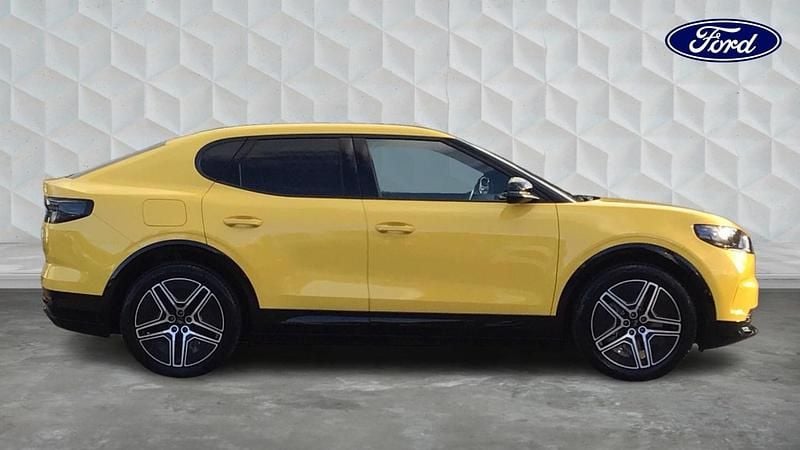 Used Ford Capri Premium 210 kW (286 HP) 2025 Yellow Hatchback